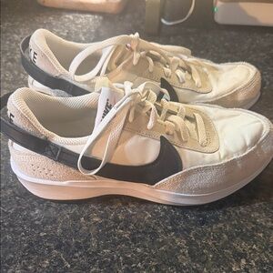 Nike Women's White and Black Sneakers